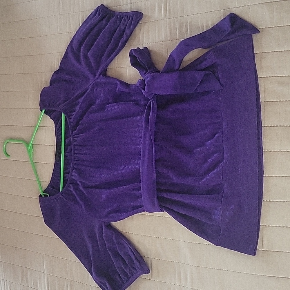 Great condition top short leave with big strap belt